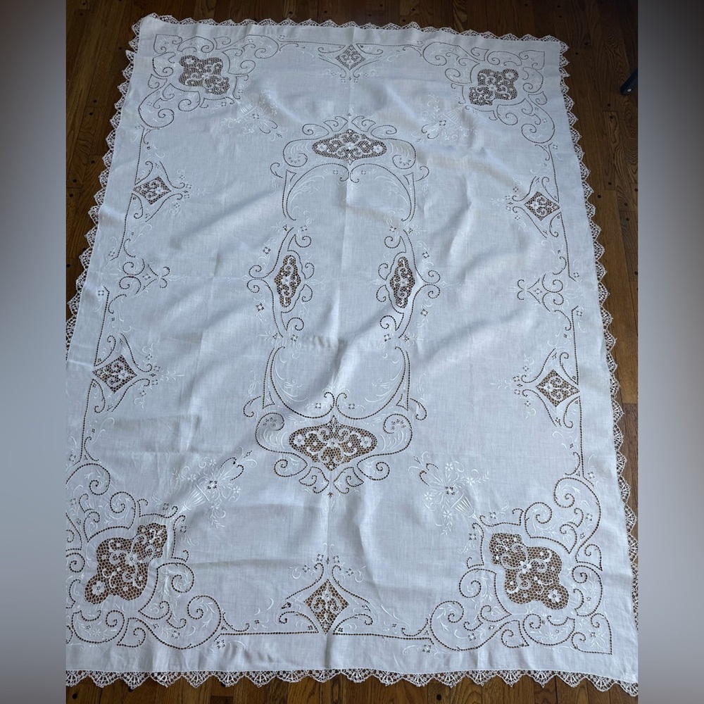 FAB! VTG Handmade Lace & Hand Embroidery 100% Cotton White Tablecloth 96”x69”